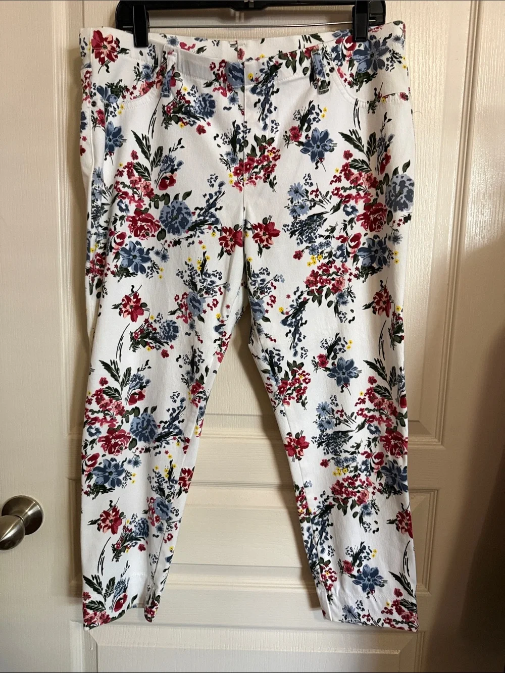 Time and Tru White Floral Slim Ankle Pants with Blue & Red Blooms - Picture 1 of 4